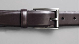 A dress belt with a slim roller buckle.  Nice.