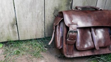 In Person: Antigua Leather 13″ Messenger