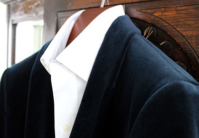 Q: Blue Velvet Dinner Jacket. Does it need a bow tie? | 