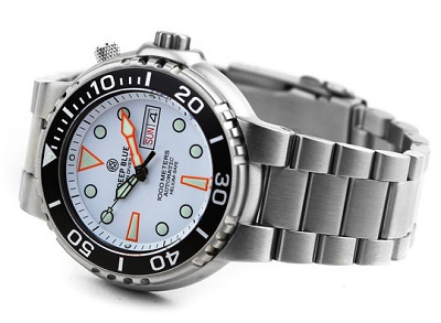 Deep Blue Sun Diver 3 | 10 Watches that can take a summer beating by Dappered.com