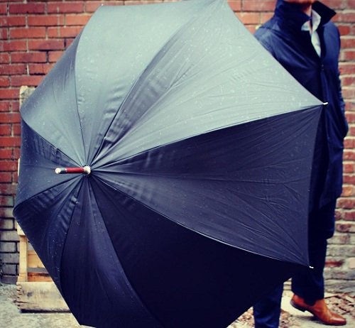 Totes "Gentleman's" Wood Handle Umbrella | Dappered.com