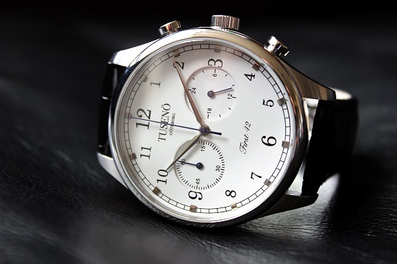 Tusen¶ Watches "First 42" White Dial Chronograph | Dappered.com