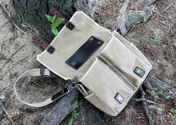 In Review: The Saddleback Sand Canvas Waxed Front Pocket Gear Bag | Dappered.com