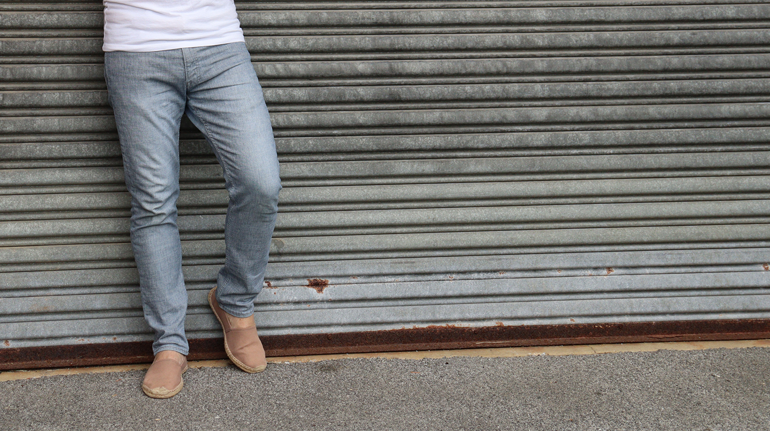 How to Wear Light Jeans Header Image